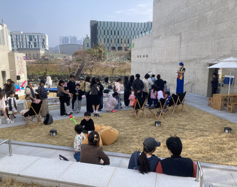 부산복합문화공간 새모  (키다리삐…